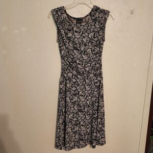Enfocus Studio Leaf Print Design Sheath Dress Size 4 Black/White